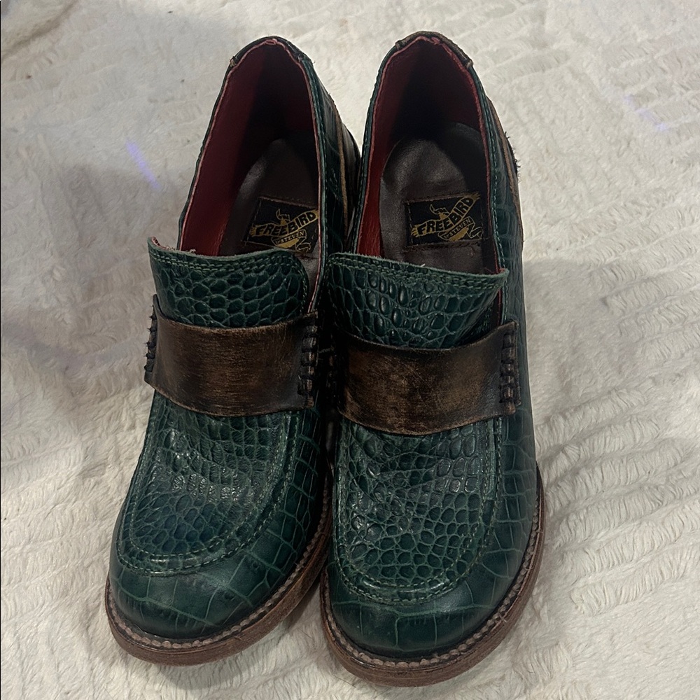 Freebird woman’s Crocodile-Embossed Green Loafers BELLEVUE SIZE 7